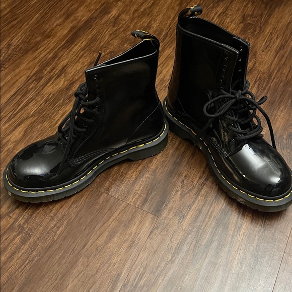 NEW Dr. Martens Docs Black Patent Leather unisex Boots Ladies 6 - Picture 12 of 15